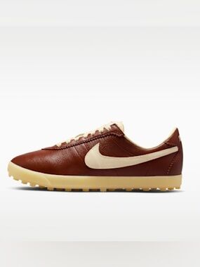 Nike Astro grabber  Leather Trainers in cinnamon/sail/muslin